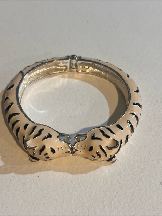 Jewelry - Cream Tiger-Accent Hinged Bangle Bracelet